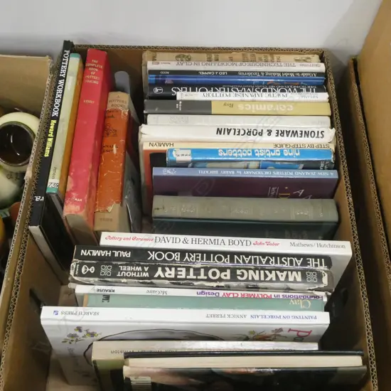 BOX LOT BOOKS NZ & INT. POTTERY