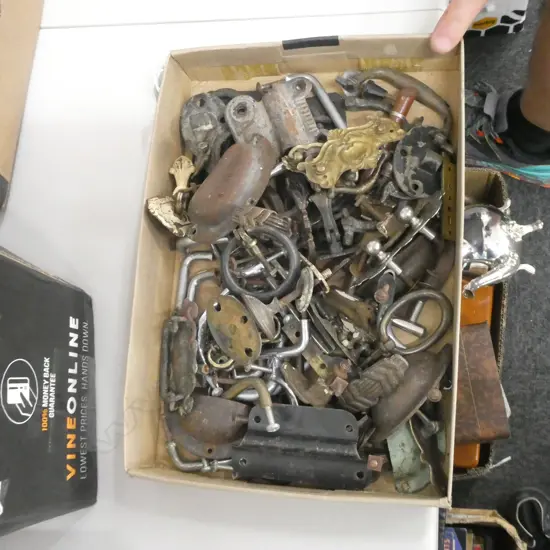 BOX LOT VINTAGE FURNITURE HANDLES