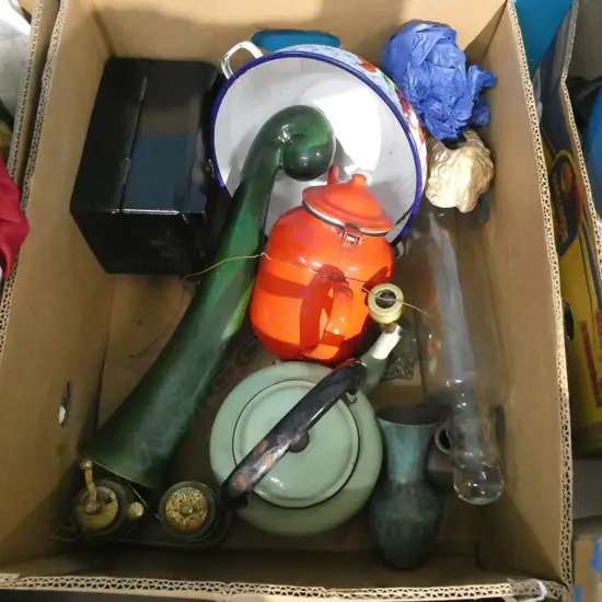 BOX OLD KITCHEN ITEMS ETC..