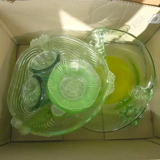SM BOX GREEN GLASS BOWLS ETC, INCLUDING DEPRESSION GLASS 