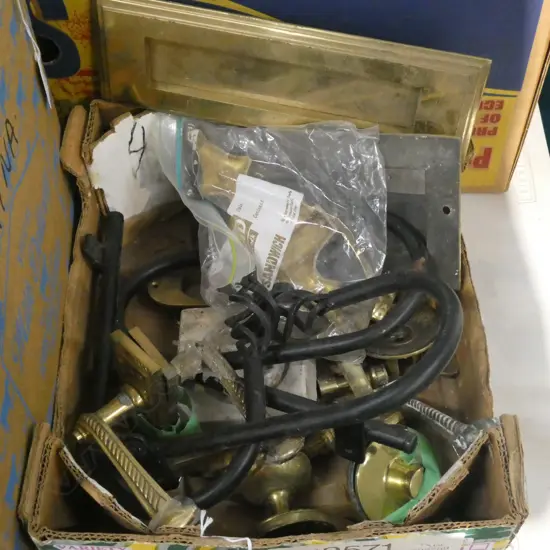 LOT ASST BRASS FITTINGS ETC