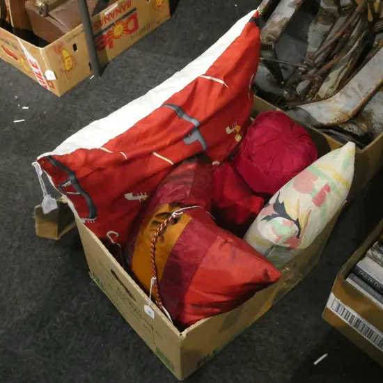 5 ASSORTED NEW CUSHIONS (2 SILK)  INCL. 2 ROLLED CUSHIONS - RED TONES