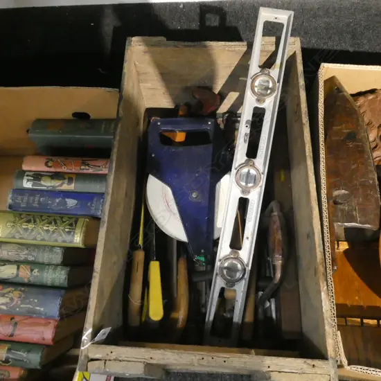 WOODEN CRATE OF GOOD ASSORTED CARPENTRY TOOLS - SOME NEW