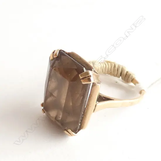 9CT GOLD RING SMOKEY QUARTZ RETRO