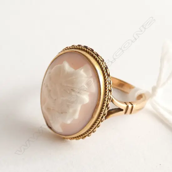 18CT GOLD AND CAMEO RING A/F