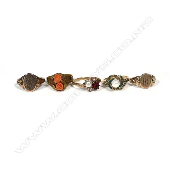 FIVE ANTIQUE RINGS, GOLD & GOLD PLATE