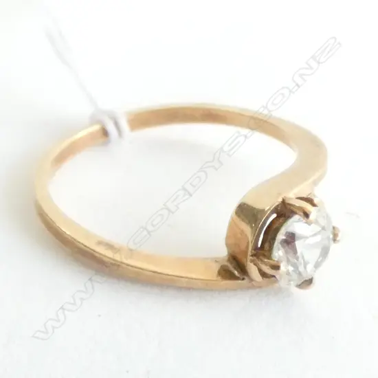 9CT & CZ RING 1.85GMS CROSS-OVER MOUNT