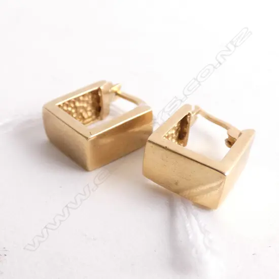 PR MODERNIST STYLE 9CT GOLD EARRINGS 