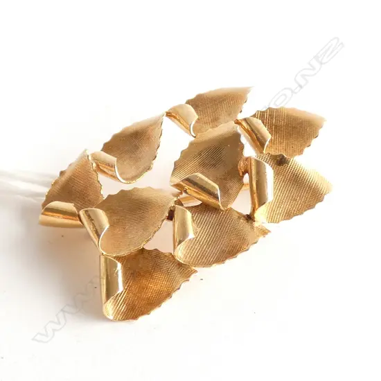 9CT GOLD BROOCH 3.7 GRAMS