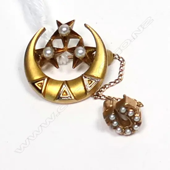 SM VINTAGE 14CT YELLOW GOLD & SEED PEARL BROOCH, TOTAL W. 3.69GM, W. 15MM