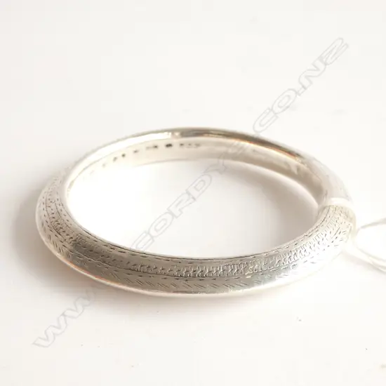 SILVER BANGLE