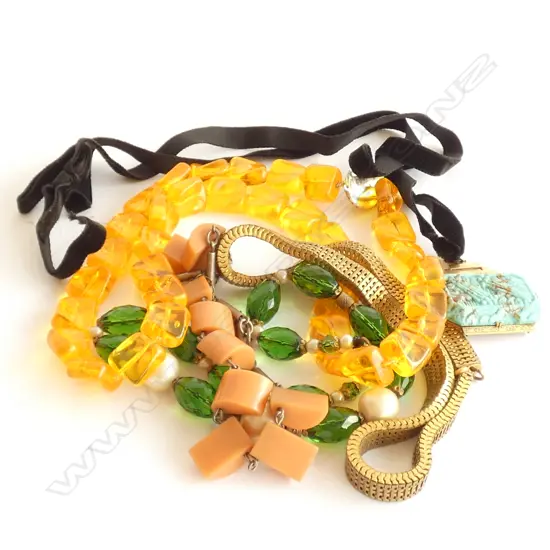 GREEN VELVET BAG OF VINTAGE COSTUME JEWELLERY