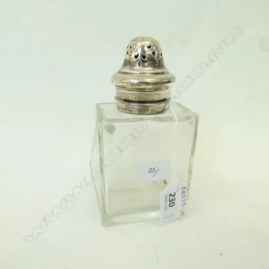 STG SILVER LIDDED & RIMMED GLASS SUGAR SIFTER - H. 140 - BIRMINGHAM 1943MM 
