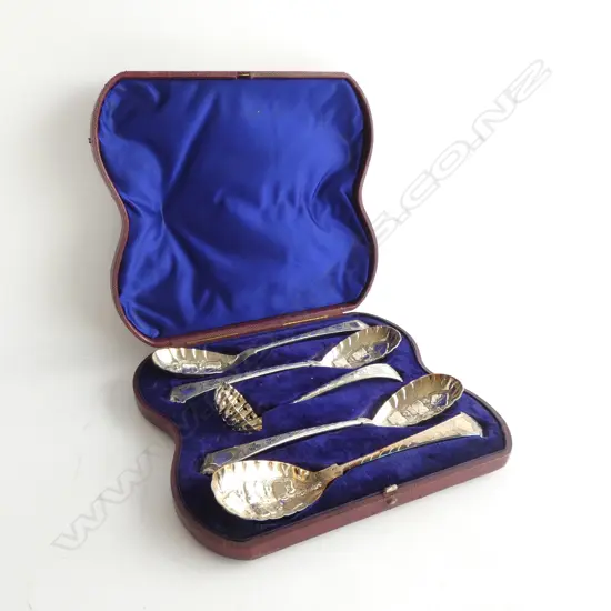 4 EP BERRY SPOONS + SUGAR SIFTER, CASED