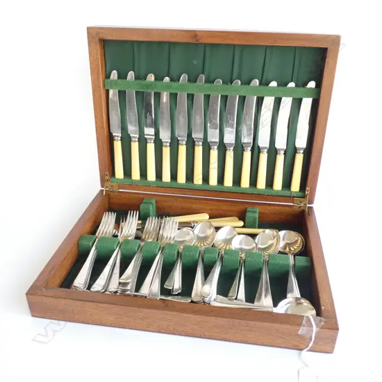 WOODEN BOX ASSORTED MIXED CUTLERY 