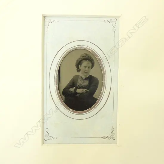 19thC PHOTOGRAPH OF A WOMAN 