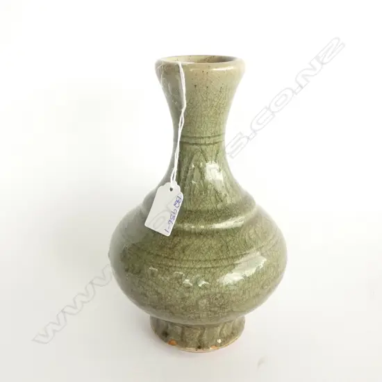 CHINESE MING LONGQUAN VASE - H 230MM