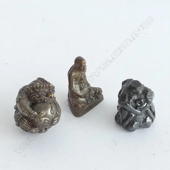 3 TINY BUDDHA RELATED BRONZE ORNAMENTS H. 20MM