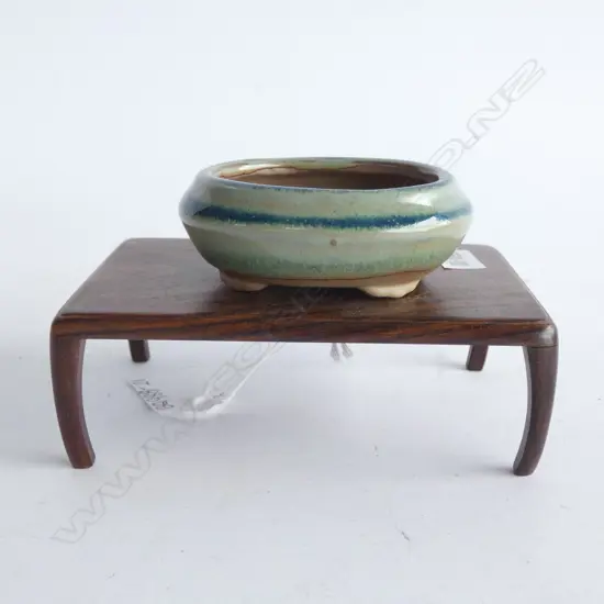 SM JAPANESE BONSAI IKEBANA VASE (75 X 65MM) & WOODEN VASE STAND (120 X 85MM