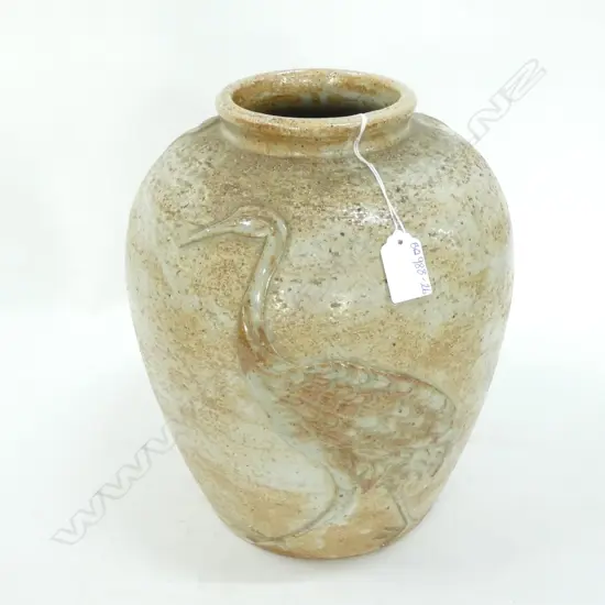 LG JAPANESE SHINO GLAZE VASE DECORATED WITH CRANES  H. 330MM