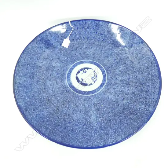 LARGE MEIJI-PERIOD BLUE & WHITE IMARI CHARGER (HAIRLINE CRACKS) DIA. 450MM