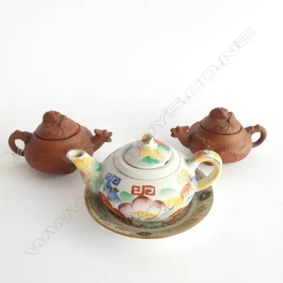 3 ORIENTAL TEAPOTS + SAUCER