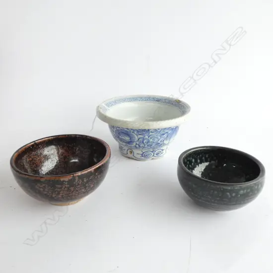 THREE MING STYLE SM BOWLS - LARGEST DIA. 142MM