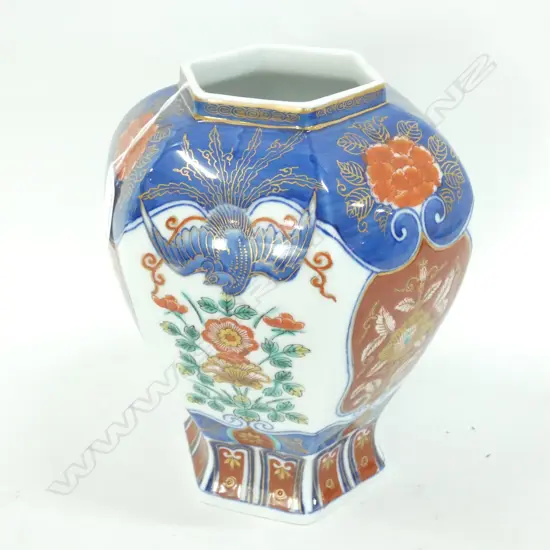 SIGNED KAKIEMON IMARI WARE HEXAGONAL JAR