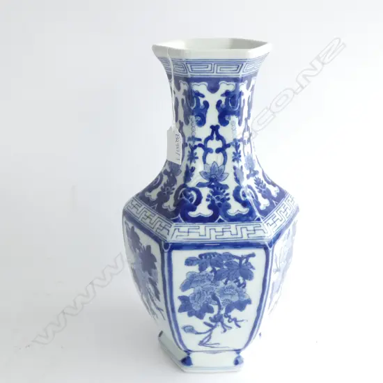 CHINESE B/W 6 SIDED VASE H. 350MM