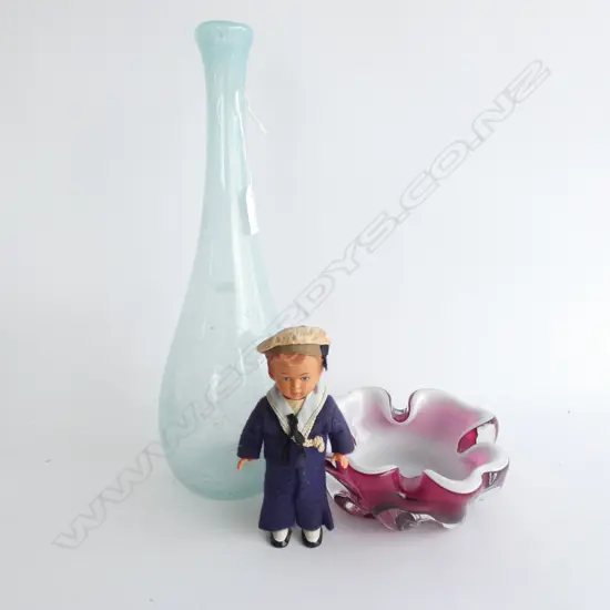 2 PCES ART GLASS + WIND UP DOLL 