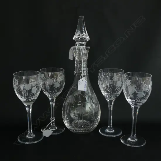 4 STUART CRYSTAL FUCHSIA PATTERN WINE GLASSES (H.190MM)& DECANTER - H. 350MM