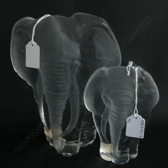 PR MATS JONASSON GLASS ELEPHANT SCULPTURES LG H.210 SM 140MM