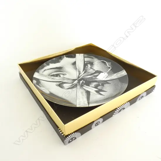 FORNASETTI PLATE FACE WITH BOW IN ORIGINAL BOX