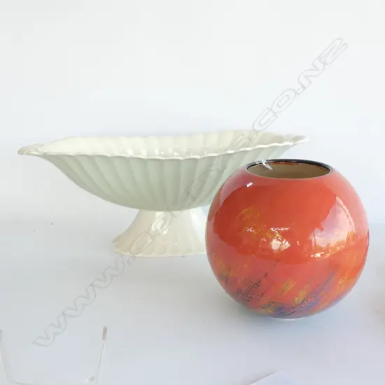 PR LG VASES; CATHERINE ANSLEMI ORB VASE (H.210MM) & SPODE FORTUNA VASE (L420MM)