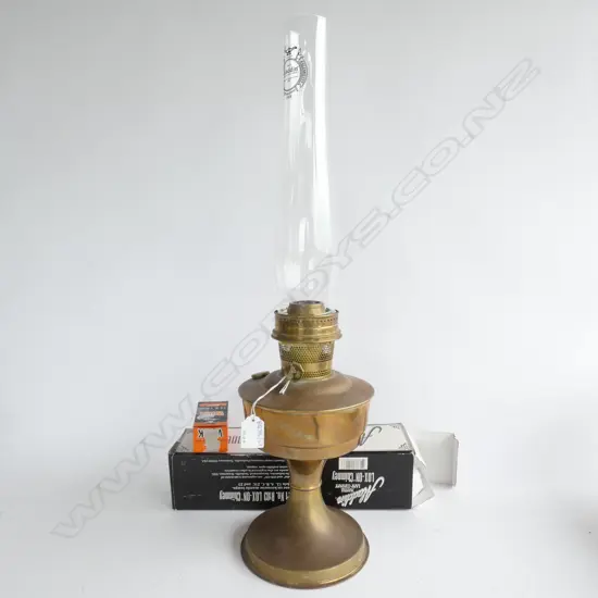 ALADDIN KEROSENE LAMP H. 600MM FLUE CRACKED + EXTRA FLUE
