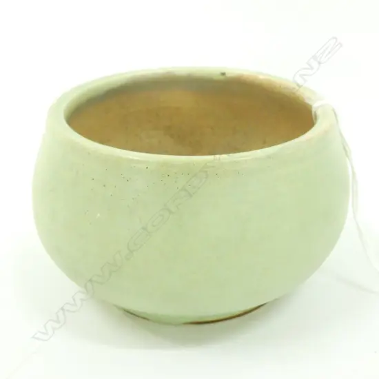 OLIVE JONES VASE 95MM DIA