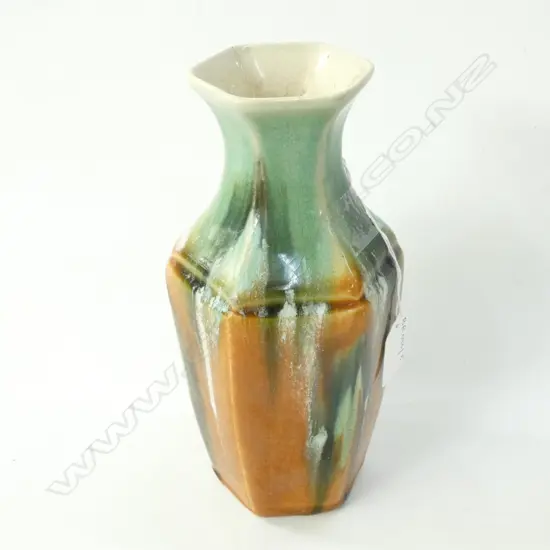 MING DYNASTY STYLE VASE H. 230MM