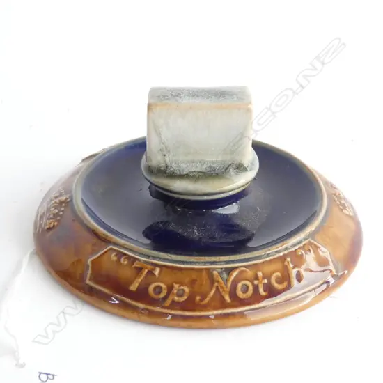 ROYAL DOULTON LAMBETH KING GEORGE 1V MATCH STRIKER - DIA. 120MM