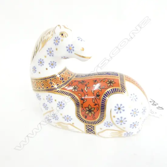 ROYAL CROWN DERBY SEATED HORSE PAPERWEIGHT L 120 MM C1970/80