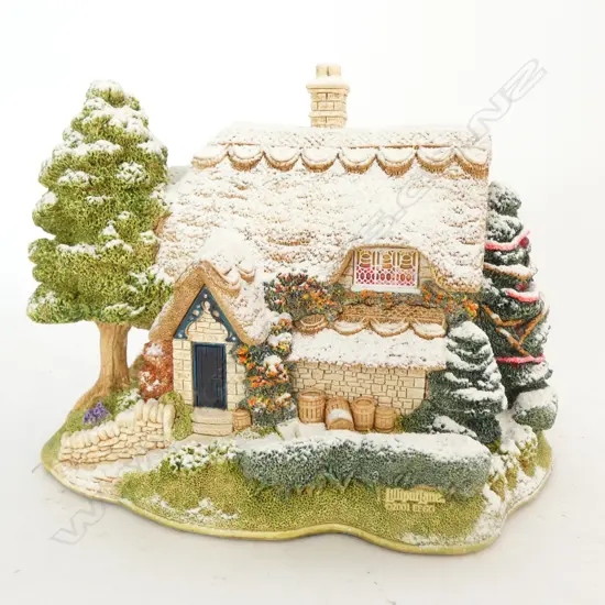 LILLIPUT LANE - BATTERY OPERATED 'CHRISTMAS LIGHTS AT THE BELL INN' - WITH BOX & CERTIFICATE