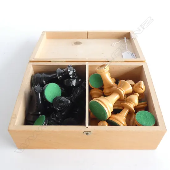 SET OF WOODEN CHESS PIECES IN WOODEN BOX
