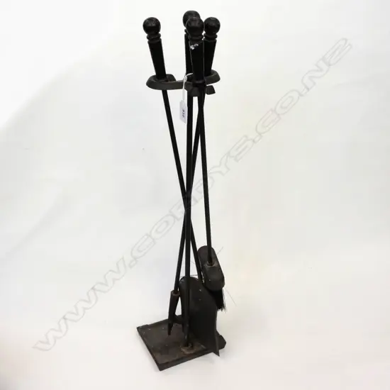 3 CAST IRON FIRETOOLS & STAND H. 690MM