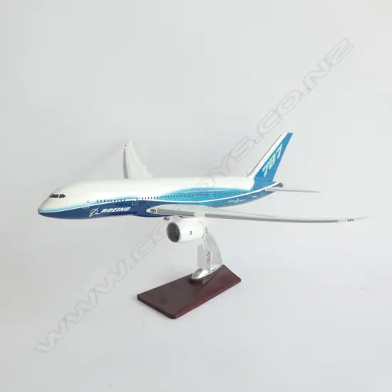 LG BOEING 787 DREAMLINER MODEL PLANE - WOODEN & CHROME STAND. L. 440MM