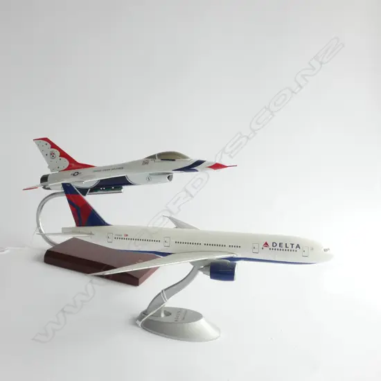 MODEL PLANES; UNITED AIRFORCE F16 ON WOODEN STAND L. 300MM & DELTA BOEING 777 L.300MM