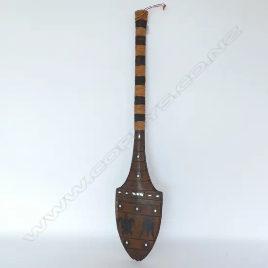 LGE FIJIAN CARVED PADDLE CLUB INLAID MOP