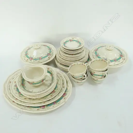 LARGE R/DOULTON 'ESTELLE' DINNER SERVICE