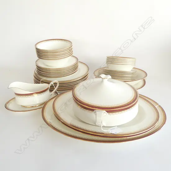 ROYAL ALBERT HOLYROOD DINNER SERVICE -  45 PCS