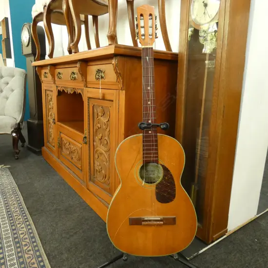 ACCOUSTIC GUITAR ON STAND