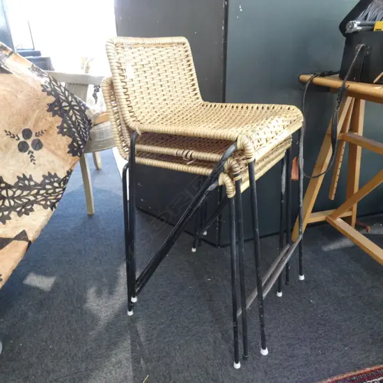 3 WOVEN BAR STOOLS H. 790MM