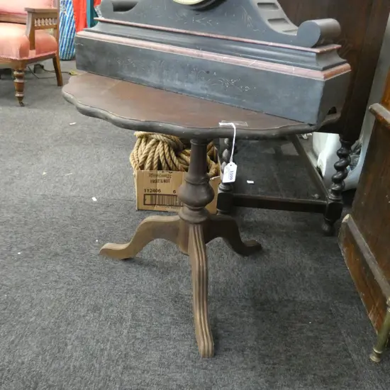 PIE CRUST SIDE TABLE D 520 MM